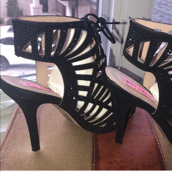 Black sexy Betty Johnson heels - Picture 3 of 5